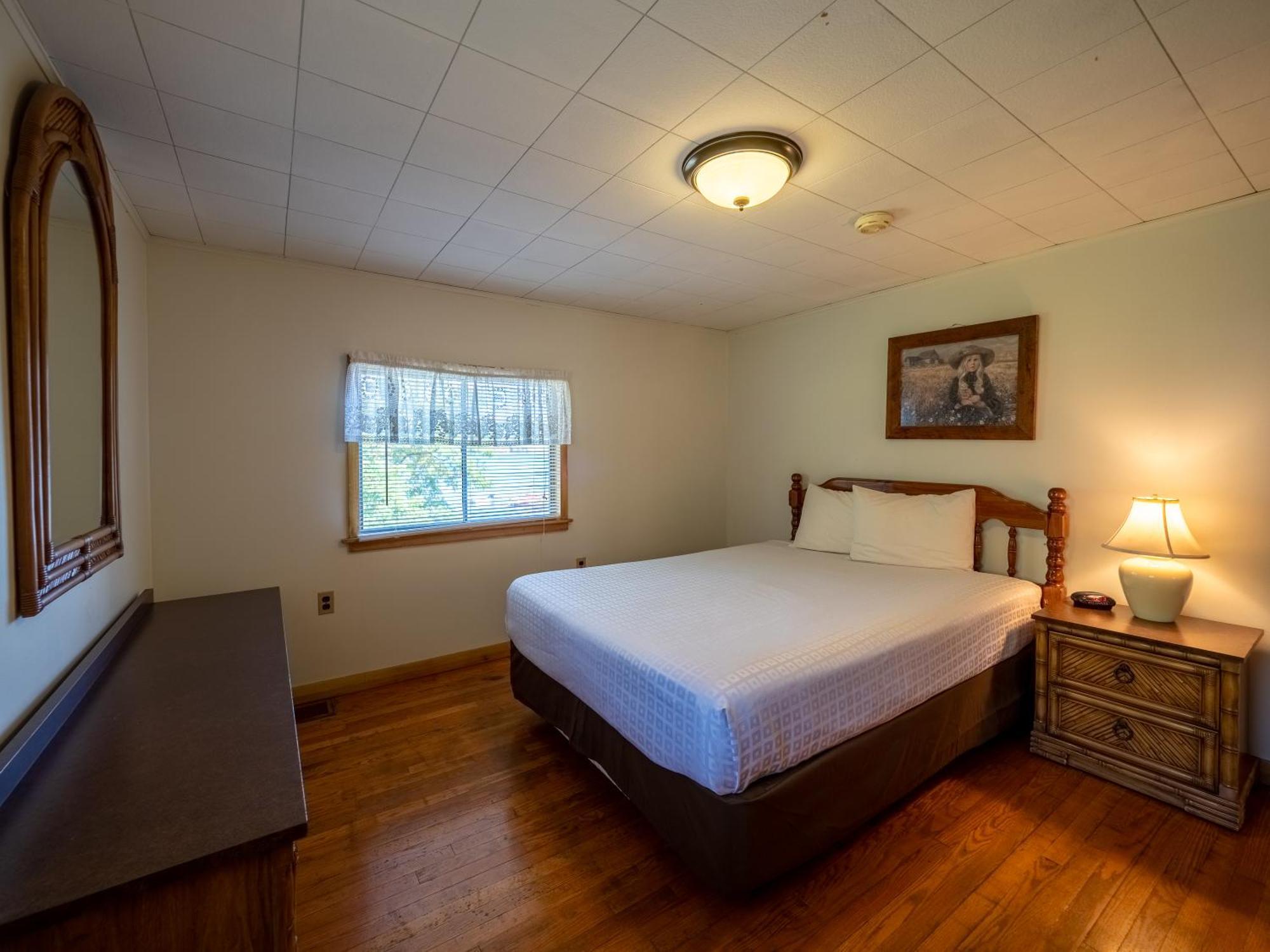 Lake 'N Pines Motel Куперстаун Экстерьер фото