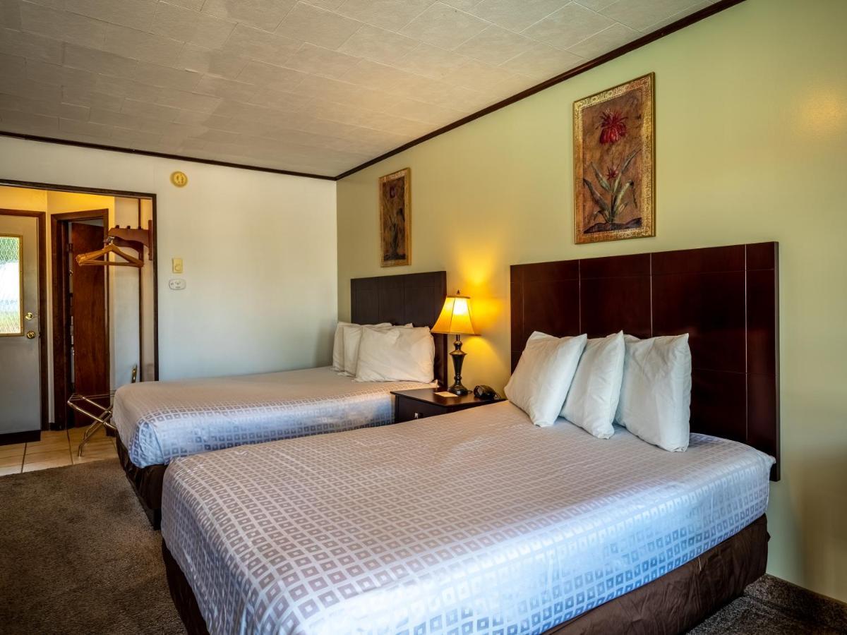 Lake 'N Pines Motel Куперстаун Экстерьер фото